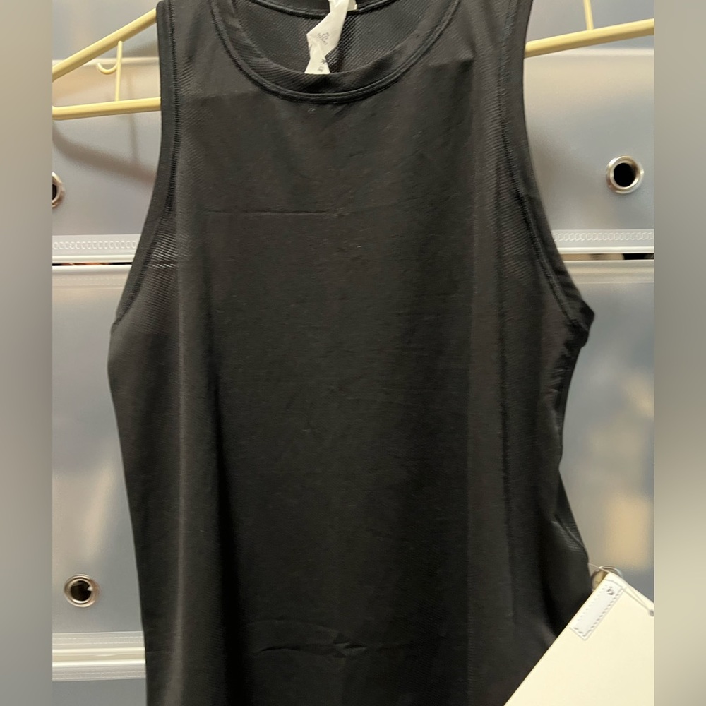 NWT Lululemon sleeveless shirt